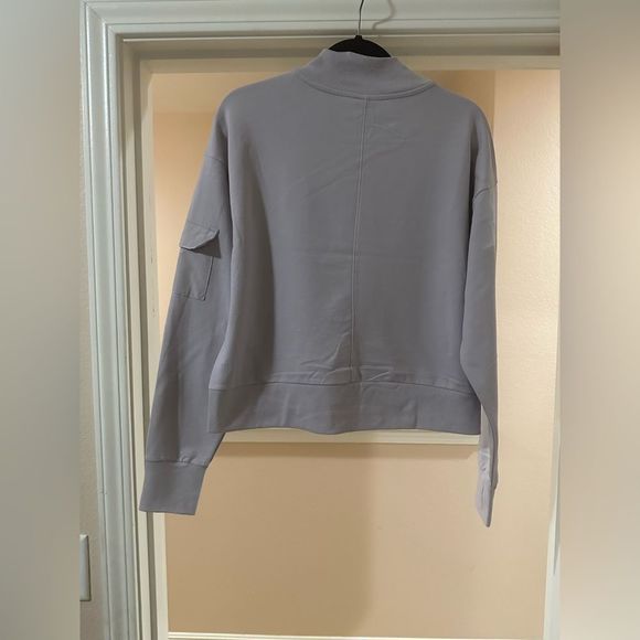 NWT-Women’s All In Motion Sweatshirt. - Picture 6 of 7